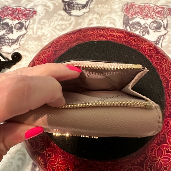 Michael Kors Saffiano Leather Trifold Wallet *GREAT CONDITION* - Picture 11 of 14